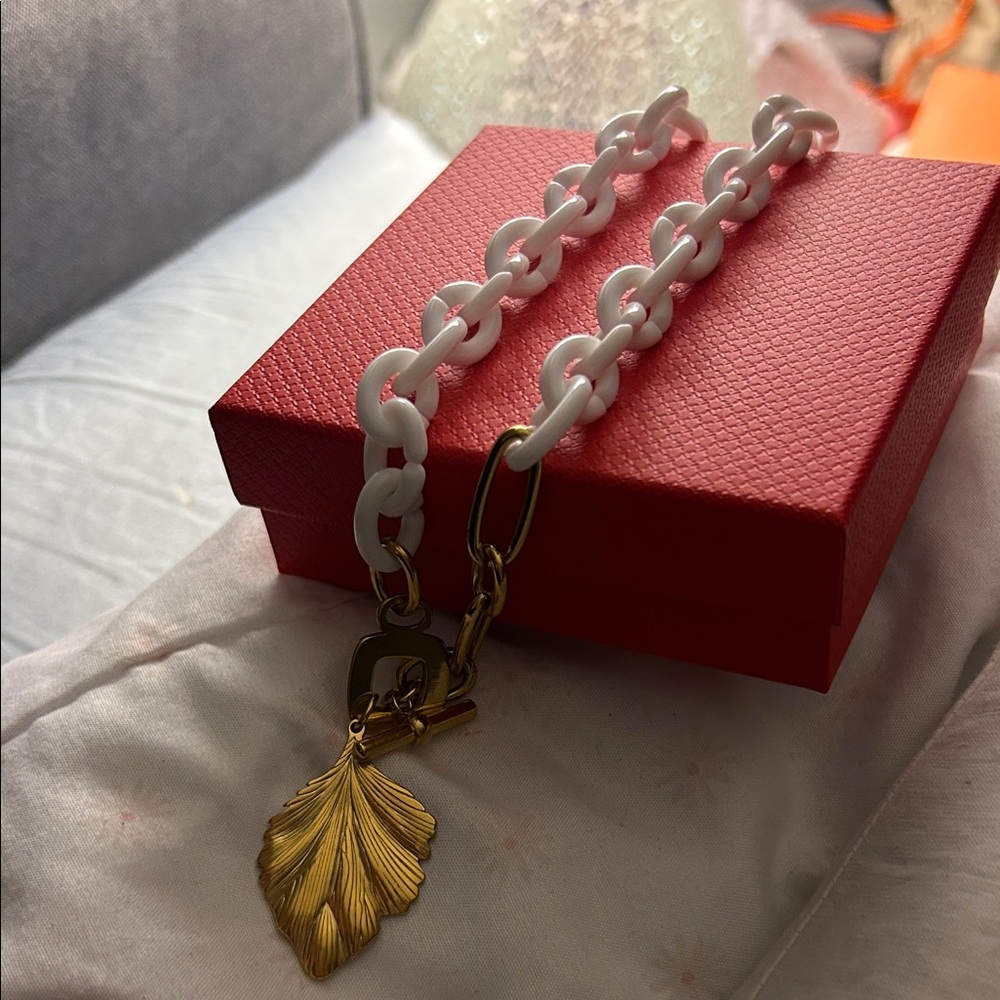 Plunder White Chain Necklace with Gold Leaf Charm